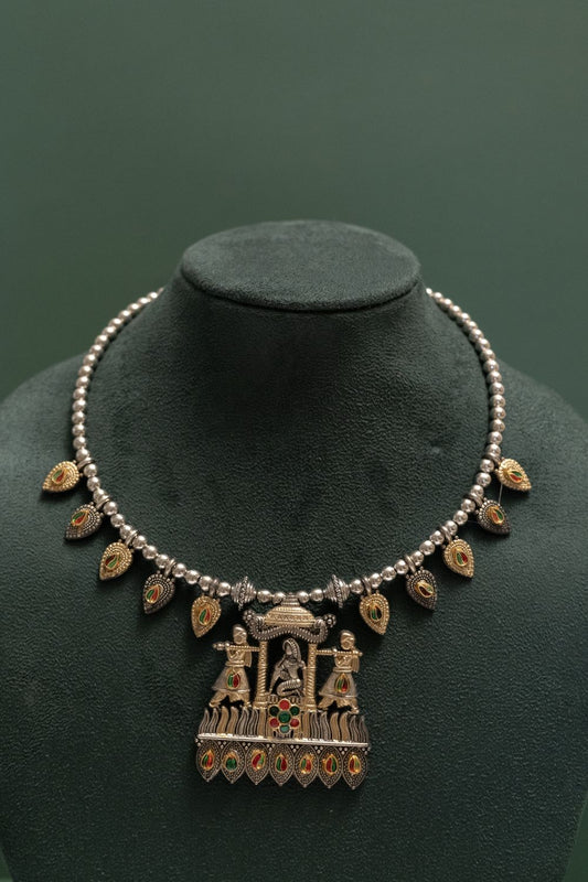 Oxodise Two Tone Royal Palanquin Pendant Necklace with Leaf Motifs