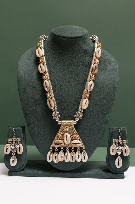 Oxodise Kodi Necklace with Triangle Charm