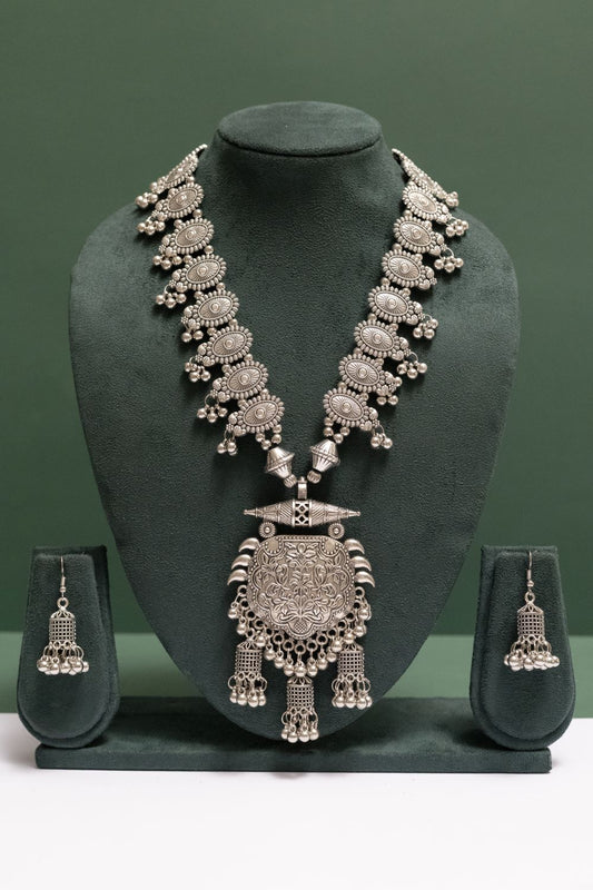 Oxodise Necklace with Dangling Net Charms & Beads