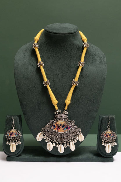 Oxodise Raas-Leela Pendant Necklace with Beads & Kodi (Cowrie)