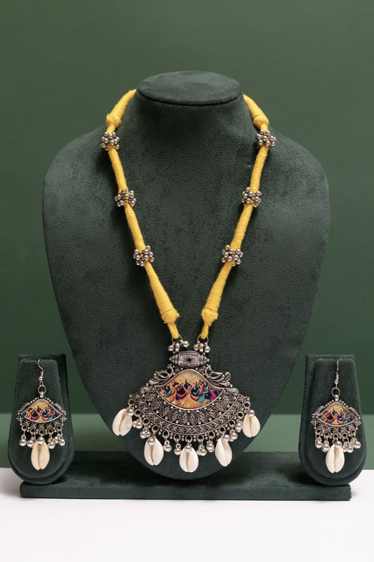 Oxodise Raas-Leela Pendant Necklace with Beads & Kodi (Cowrie)