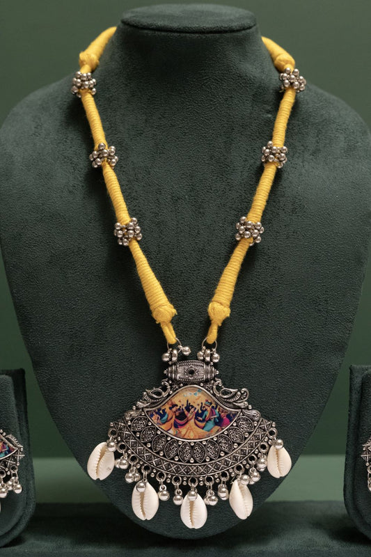 Oxodise Raas-Leela Pendant Necklace with Beads & Kodi (Cowrie)