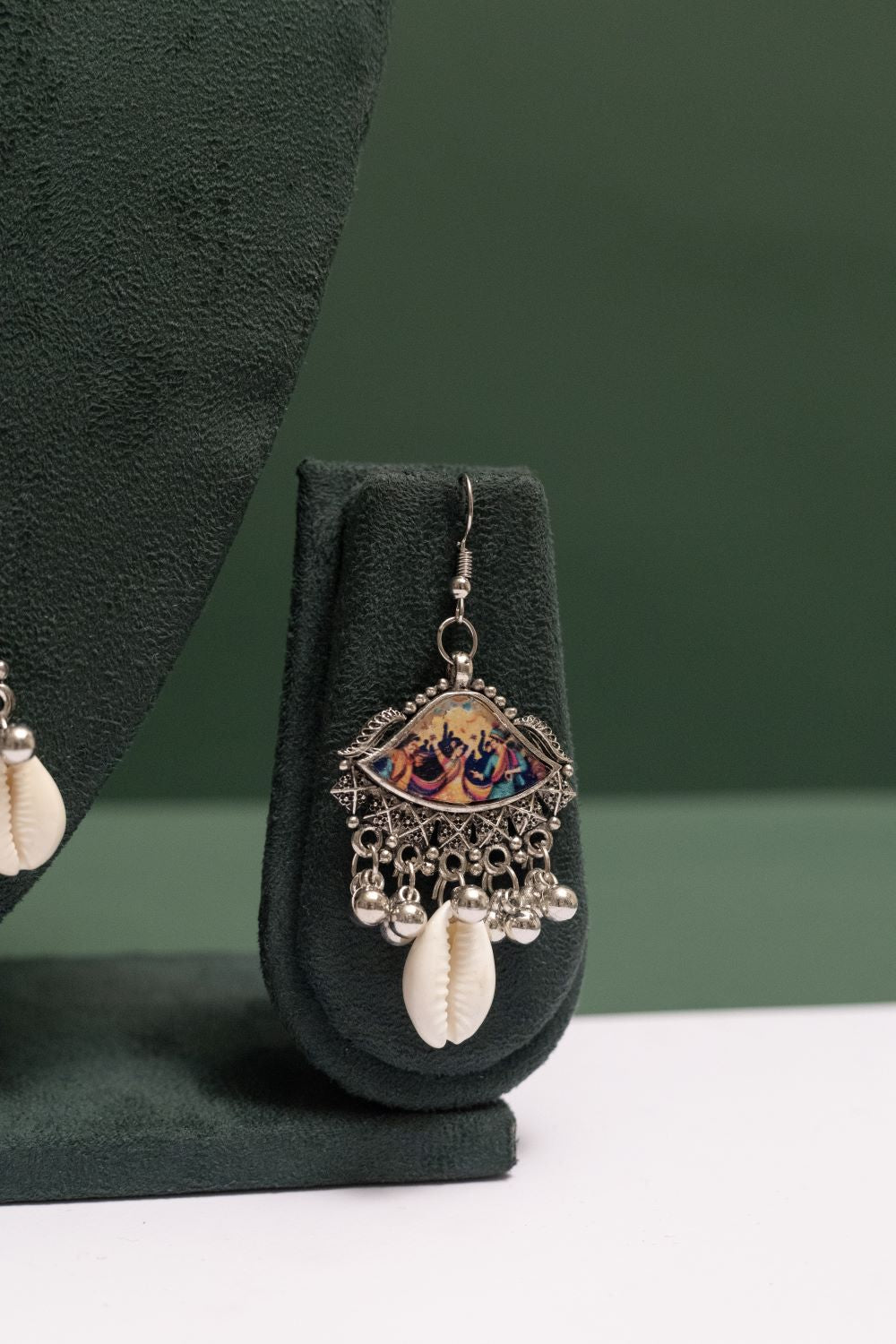 Oxodise Raas-Leela Pendant Necklace with Beads & Kodi (Cowrie)