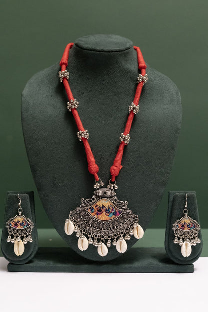 Oxodise Raas-Leela Pendant Necklace with Beads & Kodi (Cowrie)