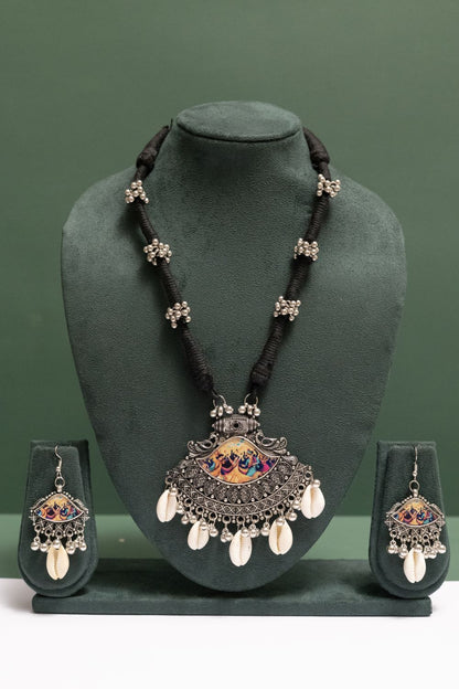 Oxodise Raas-Leela Pendant Necklace with Beads & Kodi (Cowrie)