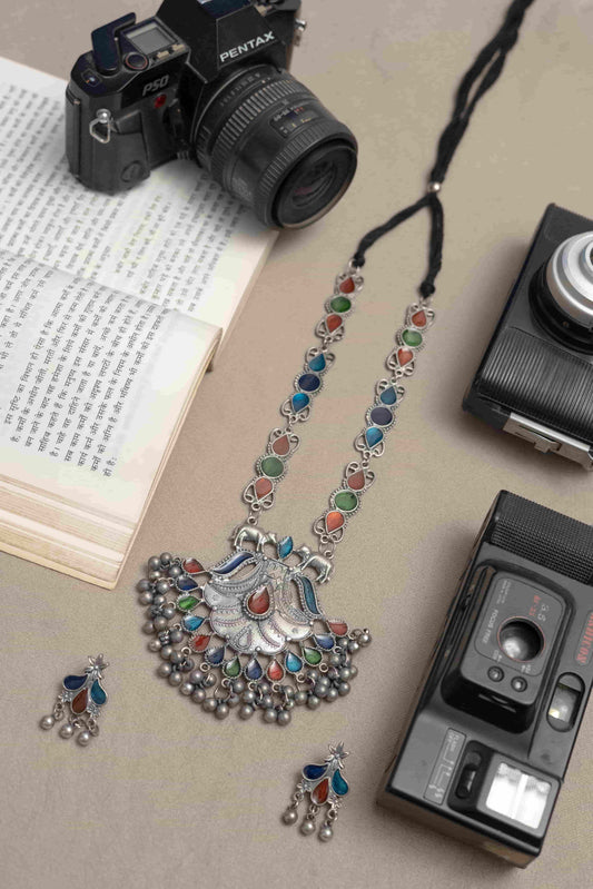 Oxodise Meena Necklace with Round & Teardrop Cabochons