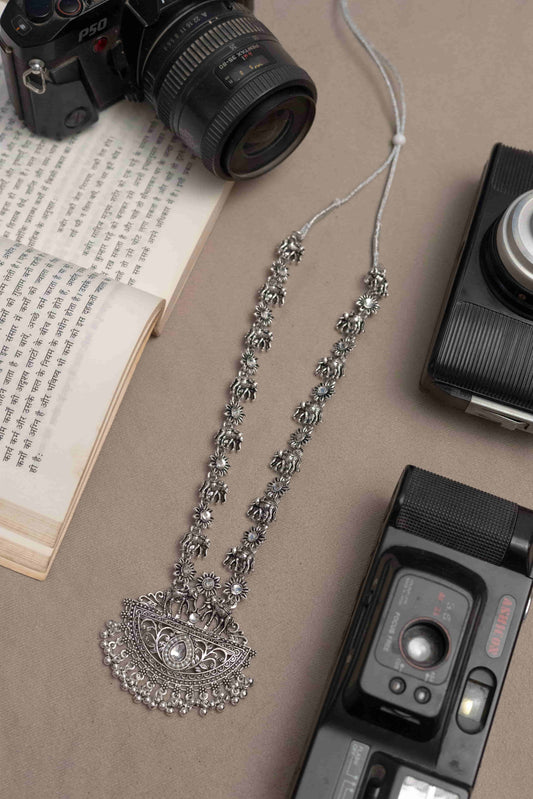 Oxodise Stone Elephant Necklace with Silver Cabochons