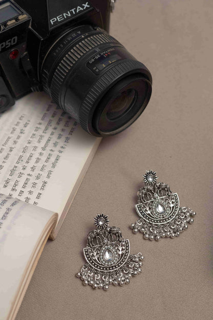 Oxodise Stone Elephant Necklace with Silver Cabochons