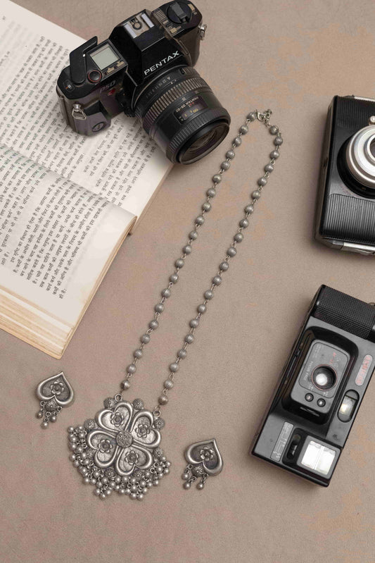 Oxodise Floral Pendant Necklace