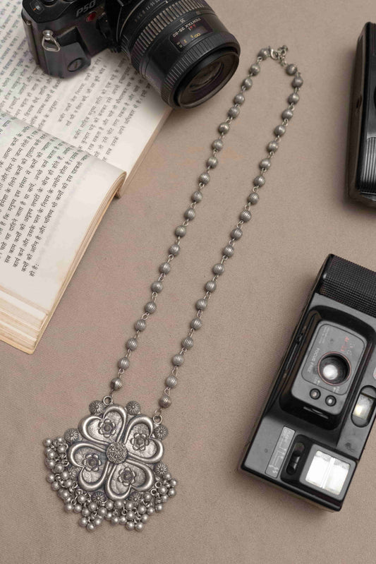 Oxodise Floral Pendant Necklace