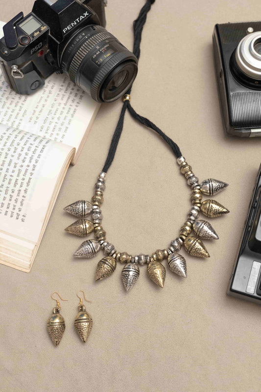 Oxodise Two-Tone Spike Pendant Choker